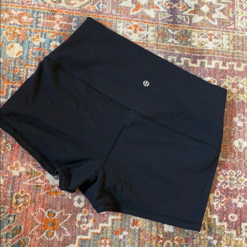 Lululemon Black Shorts 🤍🍋